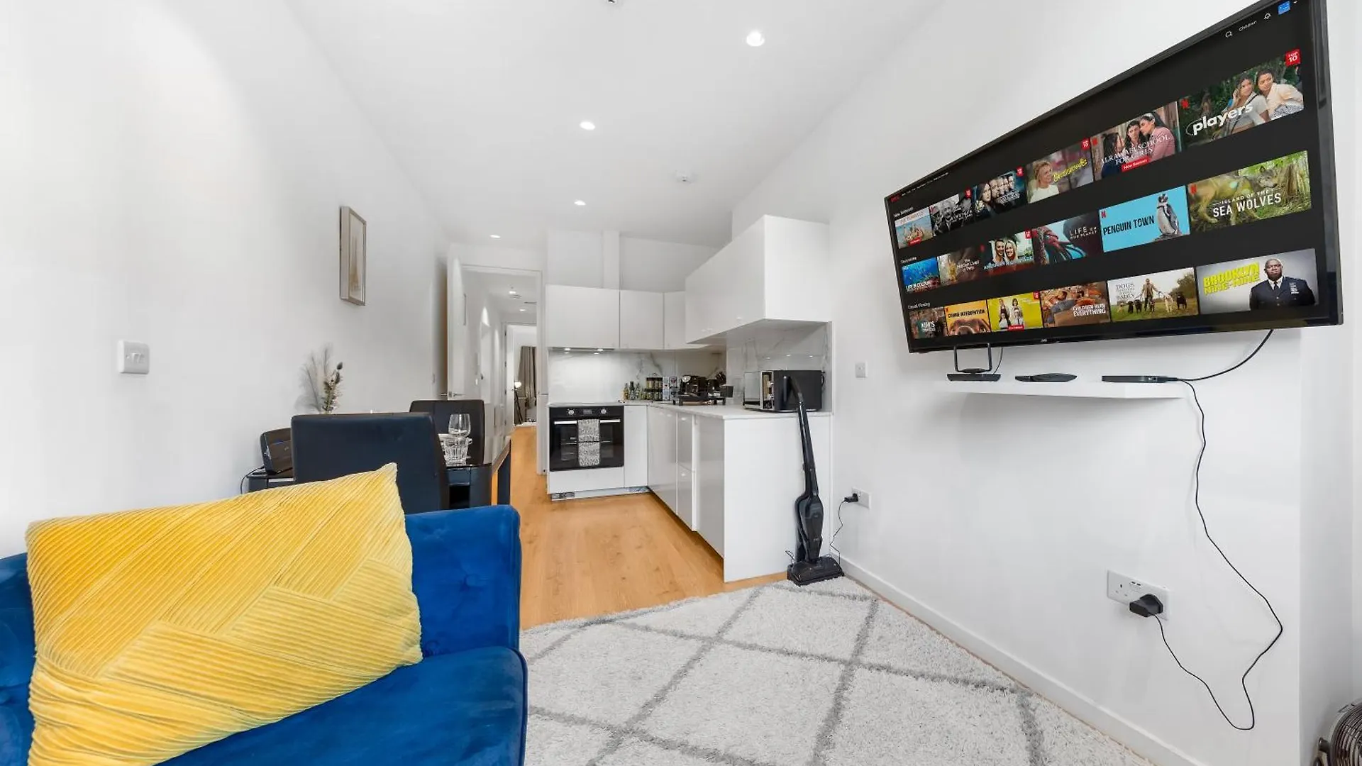 Modern Luxury Apartment Next To Aldgate East Station And Tower Of London United Kingdom